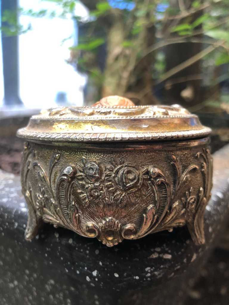 Tempat Bedak Kuningan Vintage