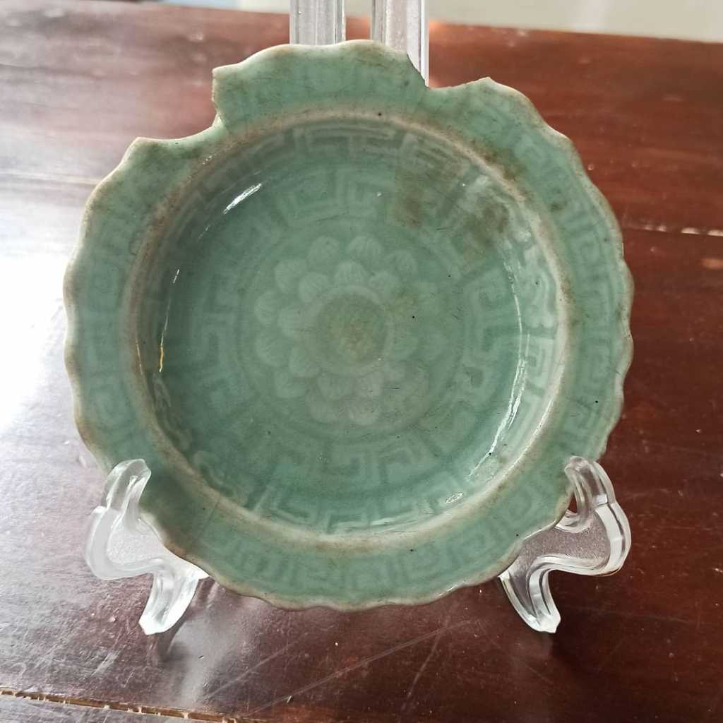 Piring Celadon Antik
