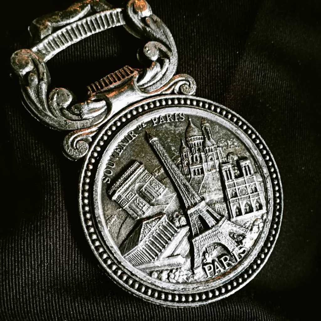 PEMBUKA TUTUP BOTOL FRANCE 1997 BAHAN KUNINGAN LAPIS PERAK