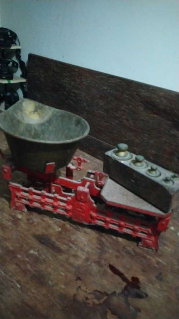 Timbangan Vintage Kuningan