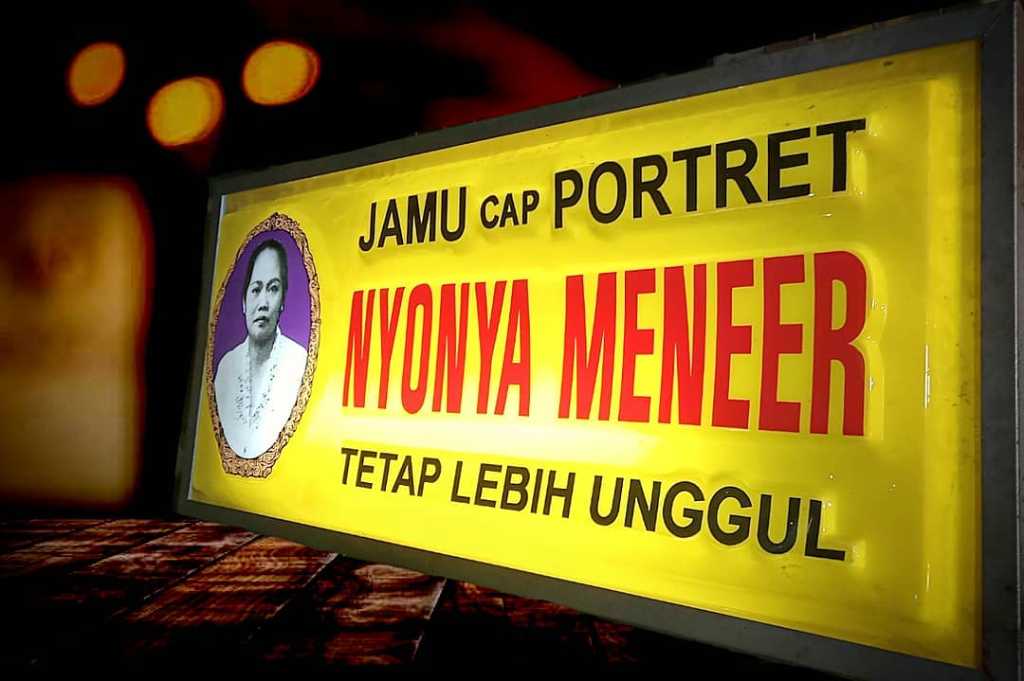 Neon Box Nyonya Meneer