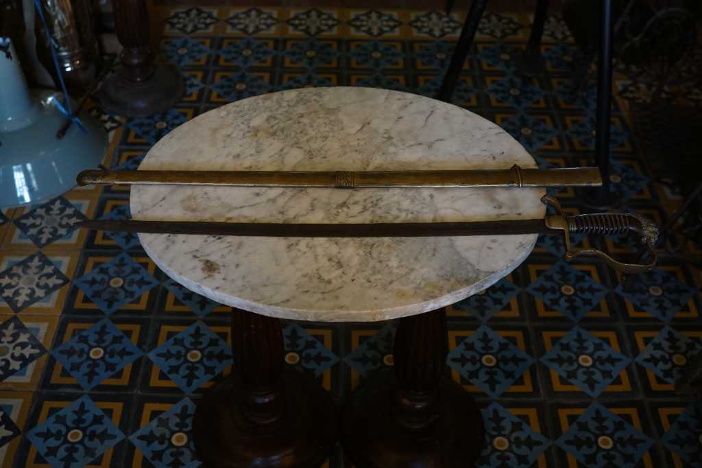 Pedang eropa handle ukir kepala singa