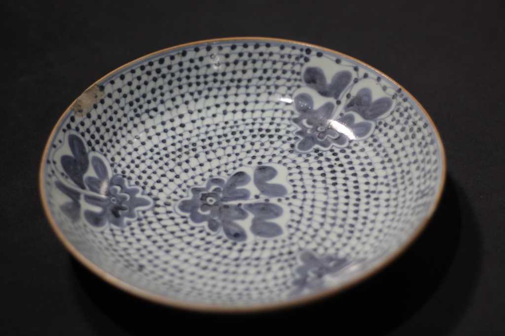 Piring Porcelain Antik