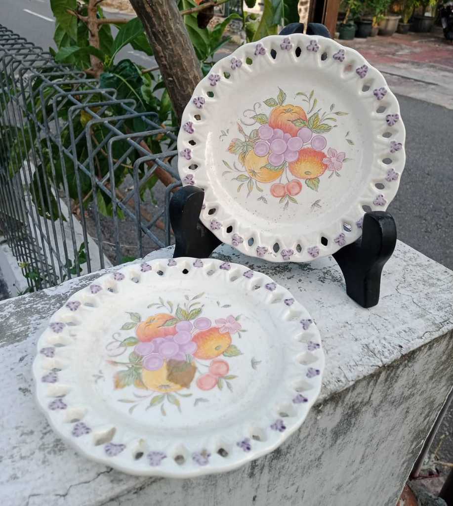 Piring Keramik Vintage