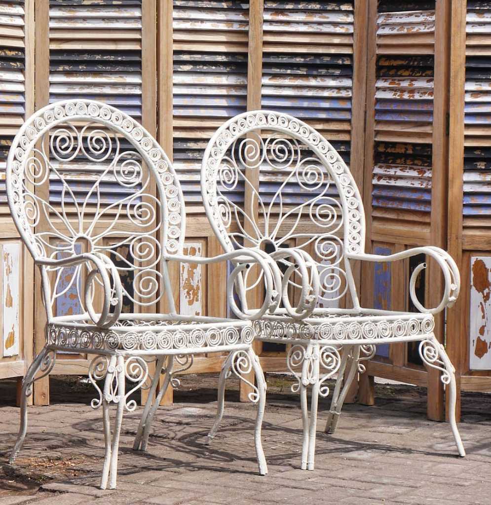 Kursi Merak Besi Sepasang