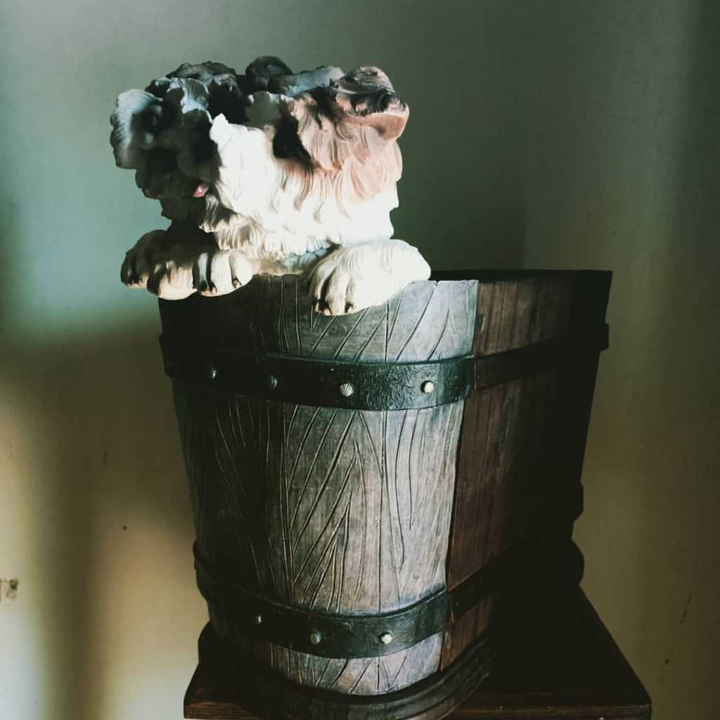 KERANJANG ROTI/ ATAU KERANJANG KORAN MOTOF 2 ANJING