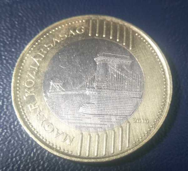 A 1681 Koin Bimetal 200 Forint Magyar tahun 2010 Kondisi Sesuai Photo