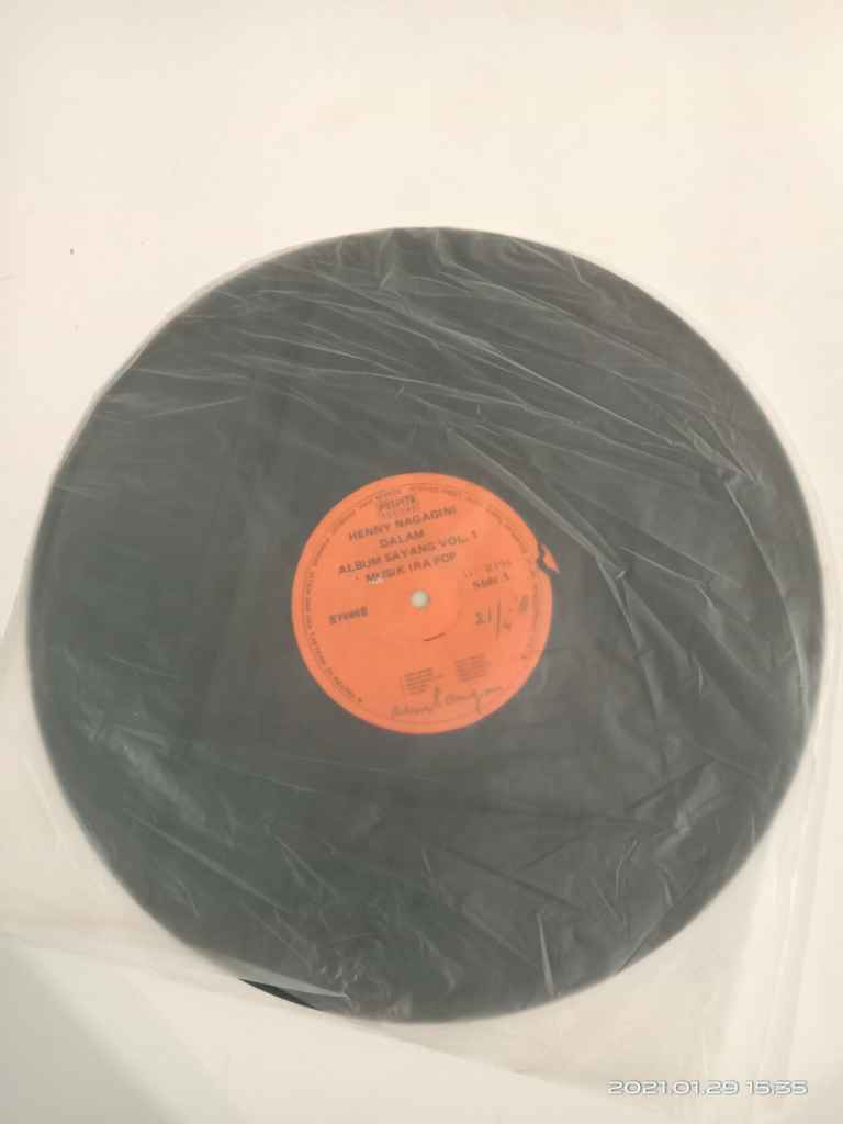 Piringan Hitam Henny Nagagini