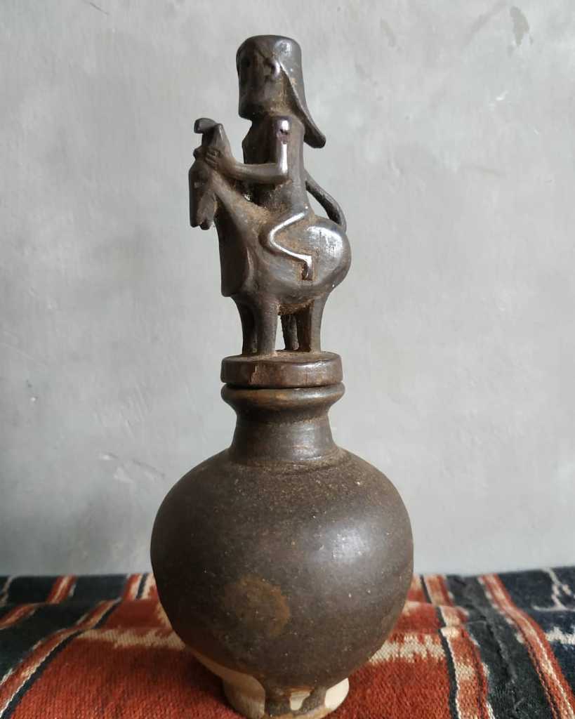 Buli Buli Logam Antik