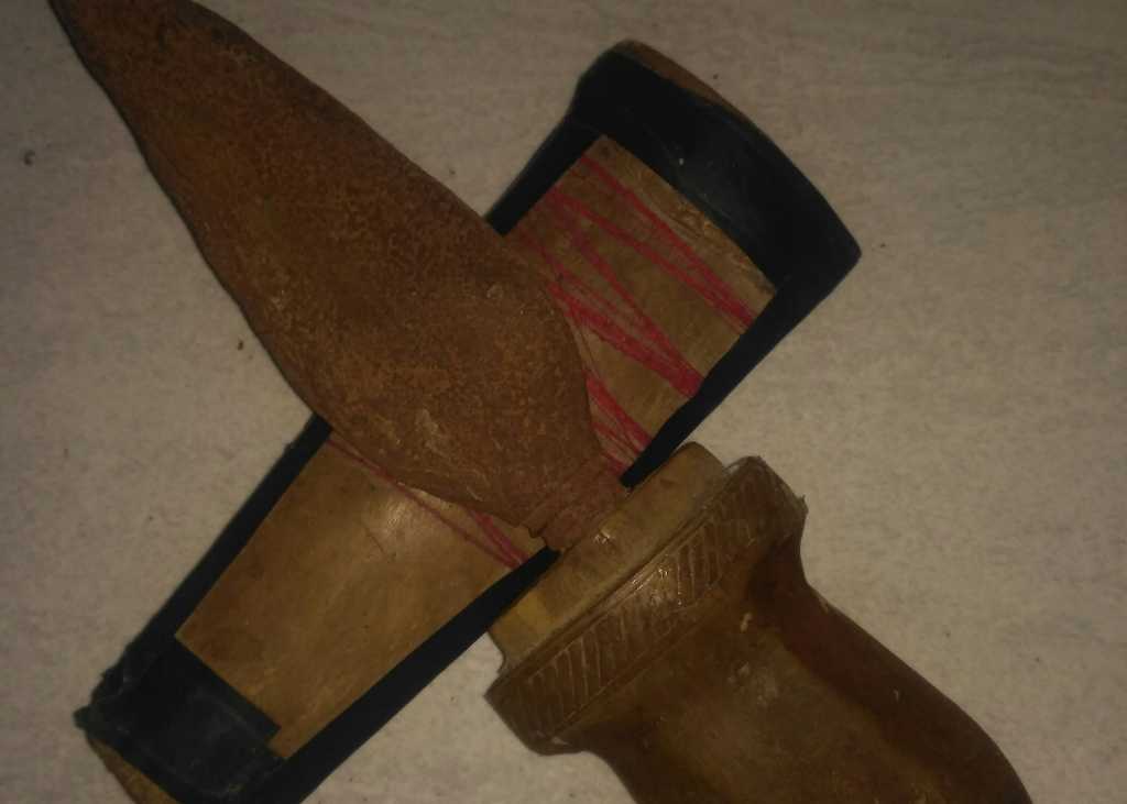 Keris pusaka daun sirih