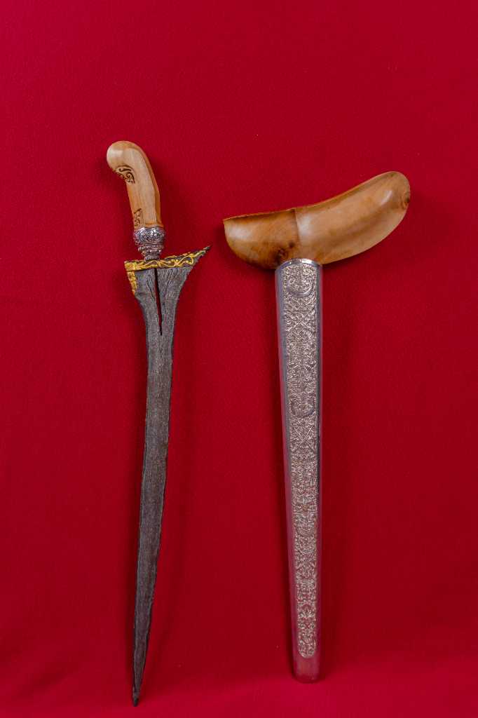 (002) Keris Lurus Tilam Upih Pamengkang Jagat Kinatah Emas Junjung Drajat Blambangan