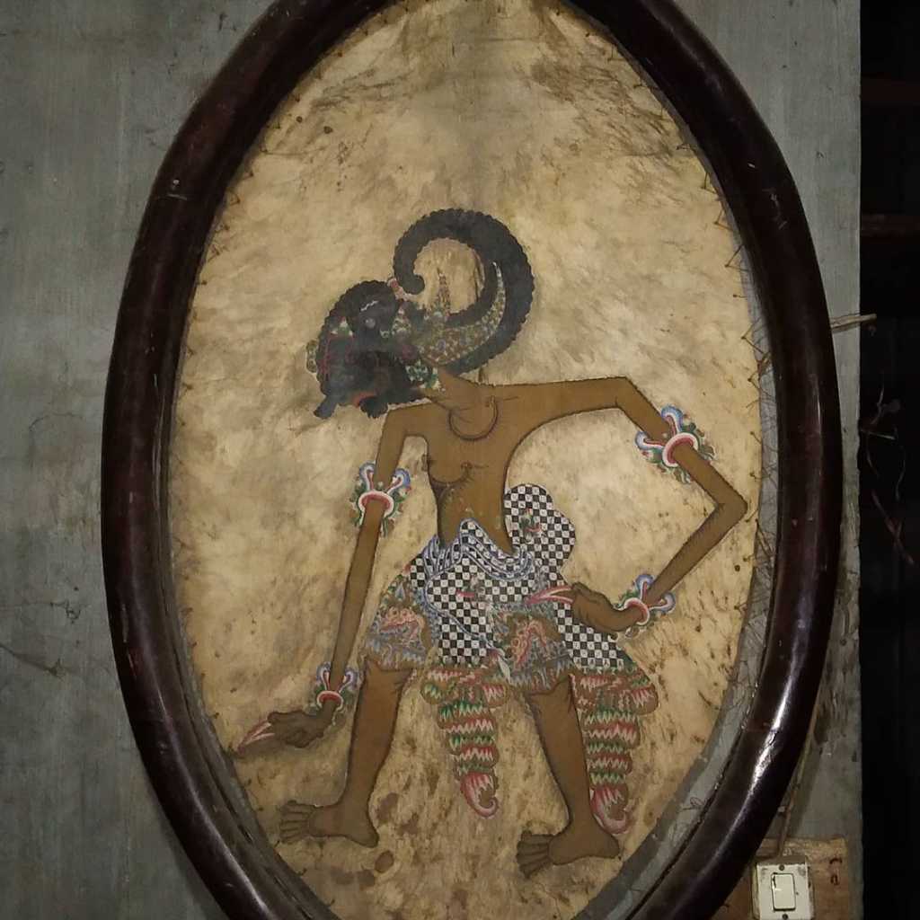 Wayang kulit Bingkai kayu jati Ukuran tinggi 120cm, lebar 75cm