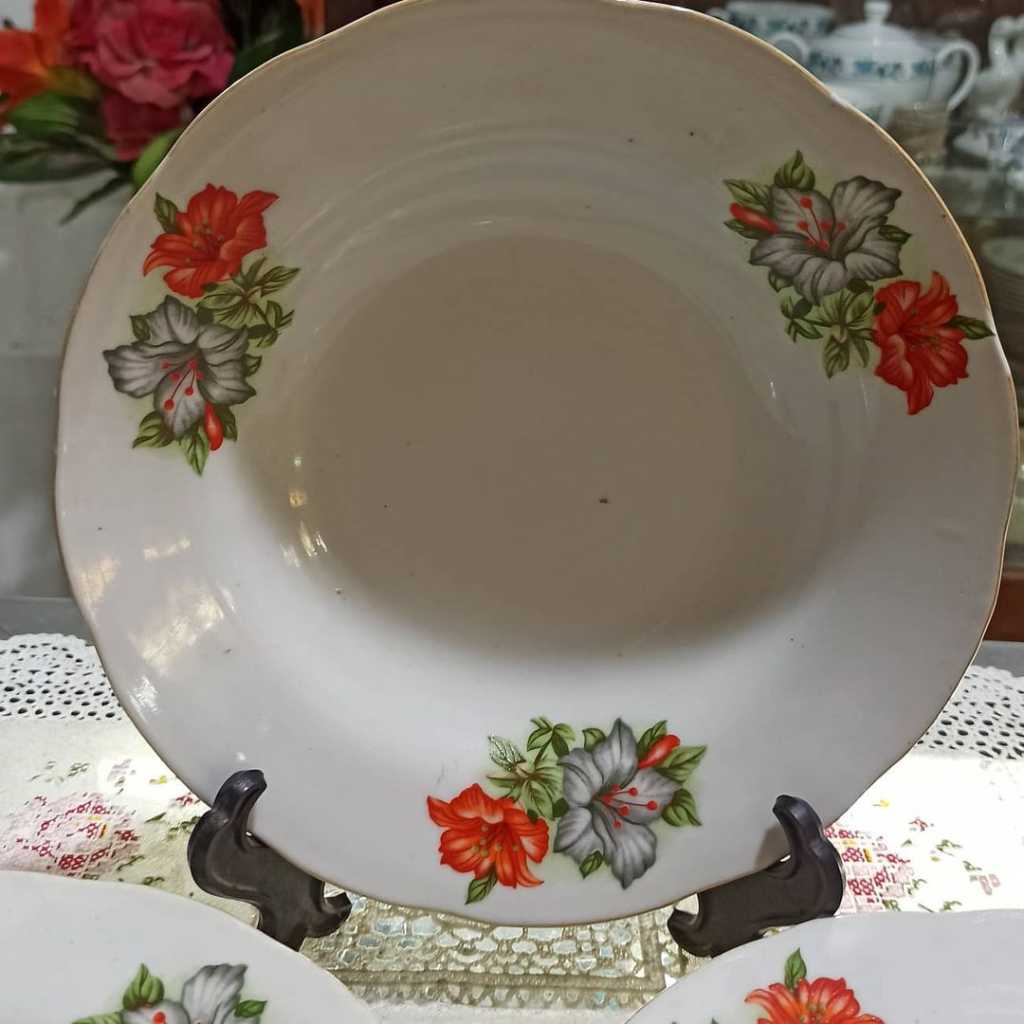 Piring Keramik Vintage