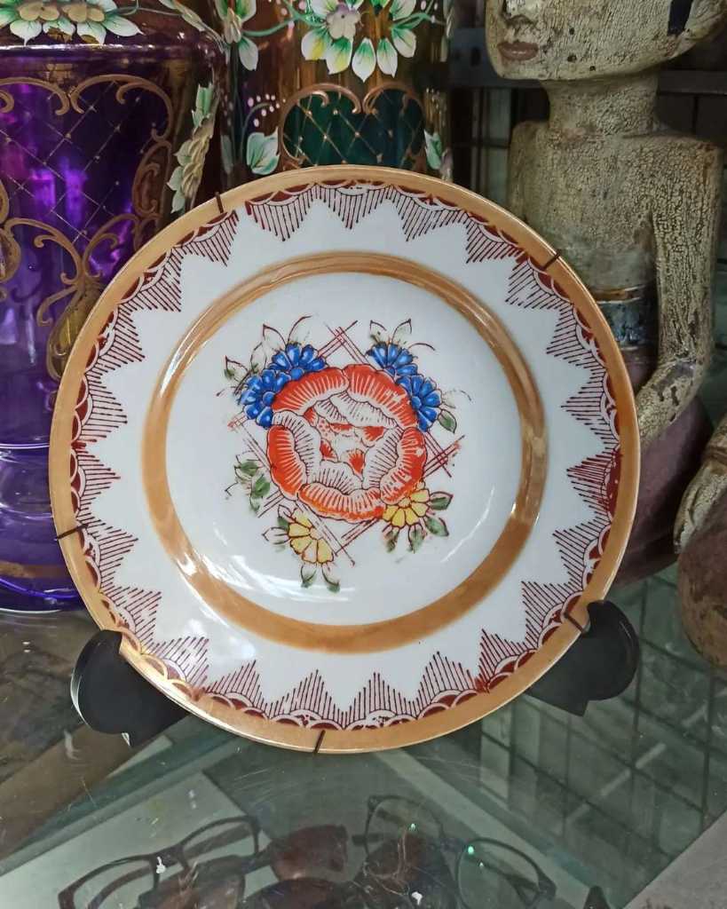 Piring Keramik Vintage