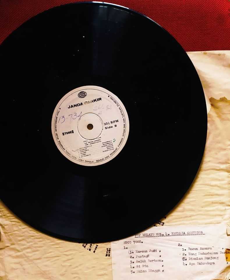 Piringan Hitam Album Koleksi Achmad Vad'AG -Janda Parkir