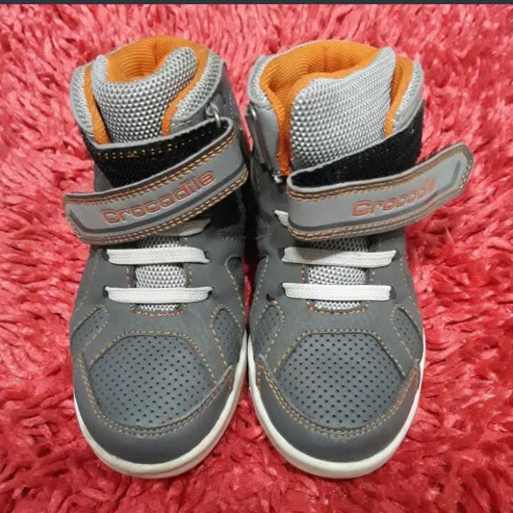 Sepatu anak laki laki ukuran 27 Merk Crocodile