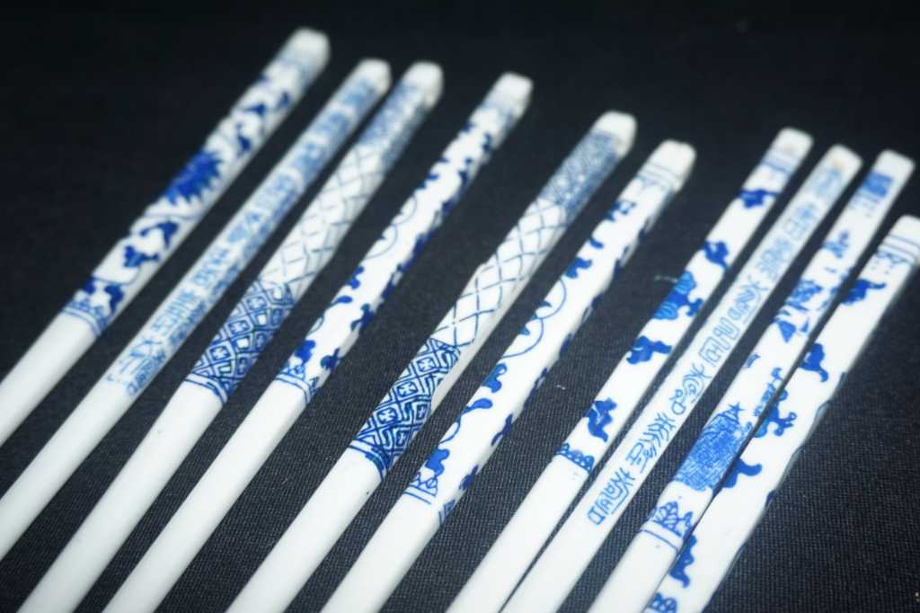 Sumpit Keramik Antik