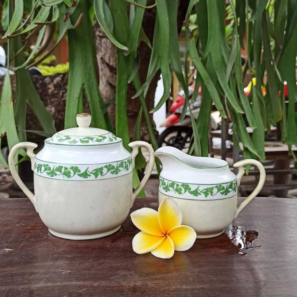 Onderdil Tempat gula dan tempat cream Tua