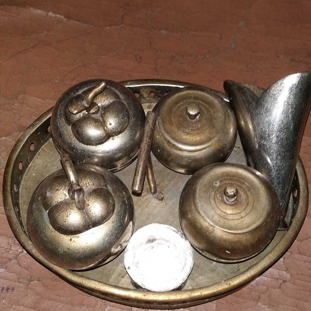 Kinangan Kuningan Vintage