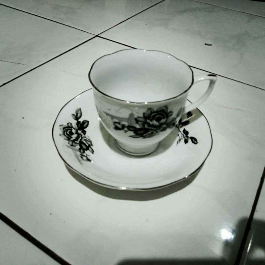 Cangkir Keramik Vintage