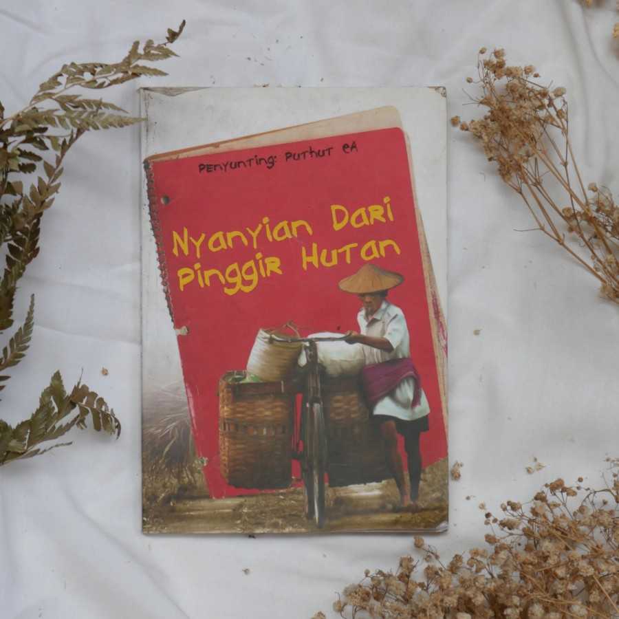 Buku Nyanyian Dari Pinggir Hutan (Puthut Ea)
