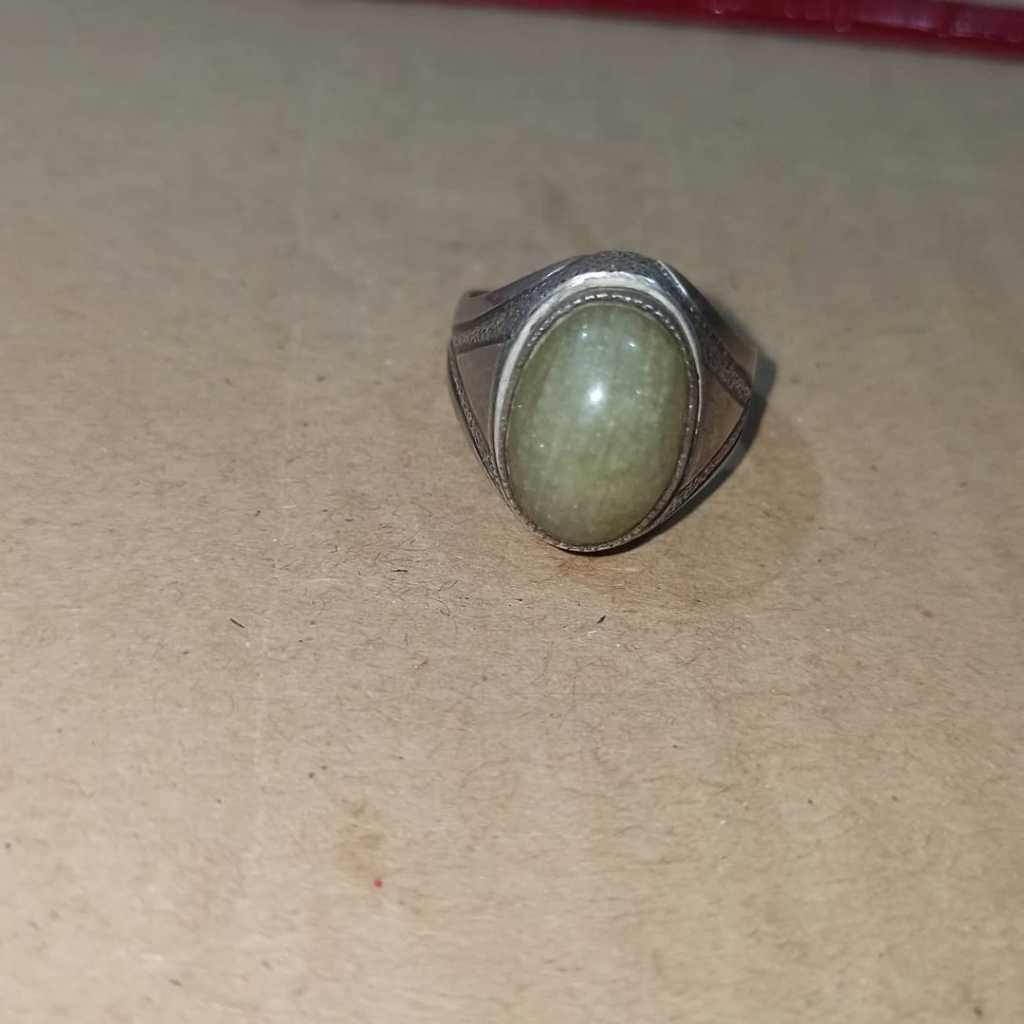 Cincin Batu permata giok