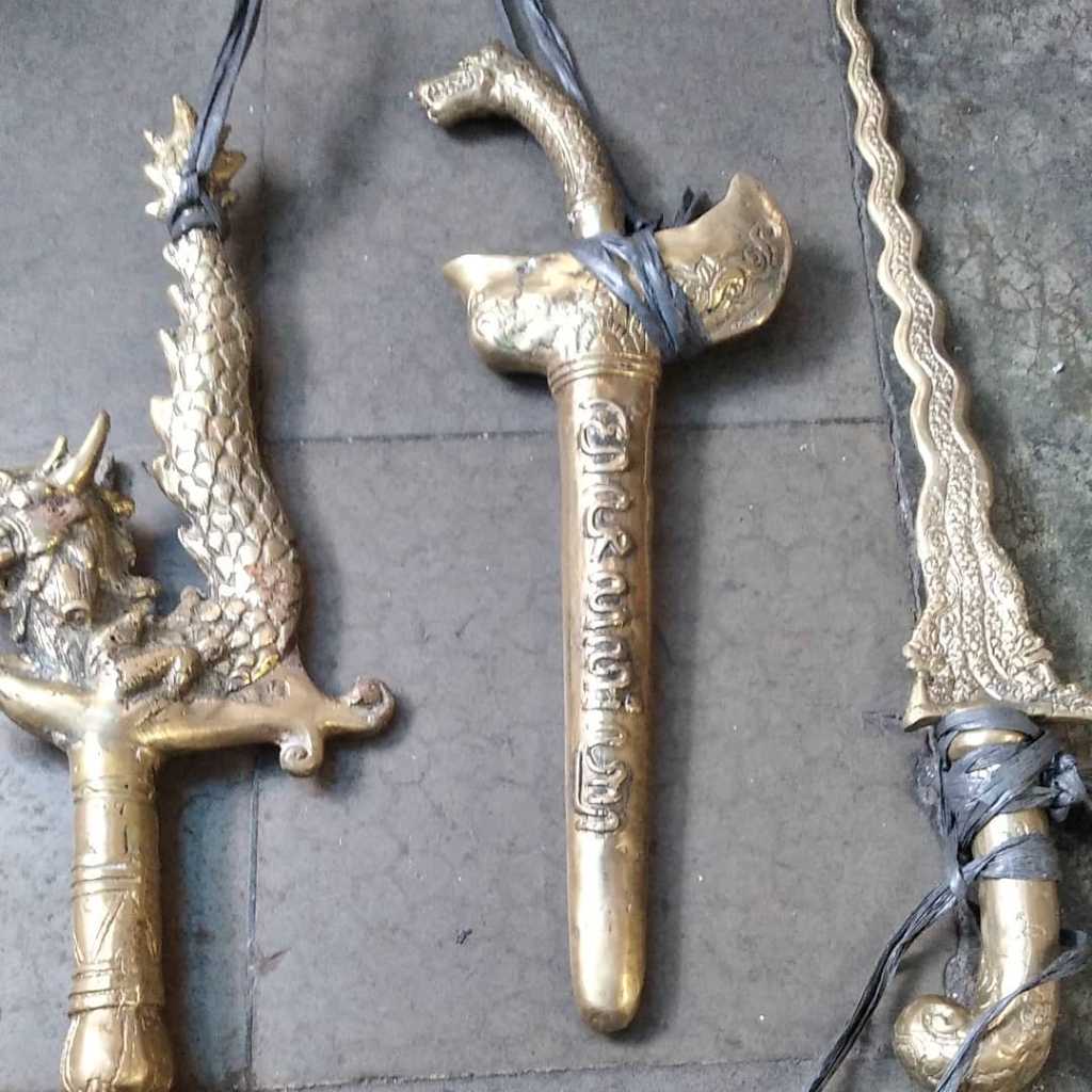 Borongan keris besar kuningan