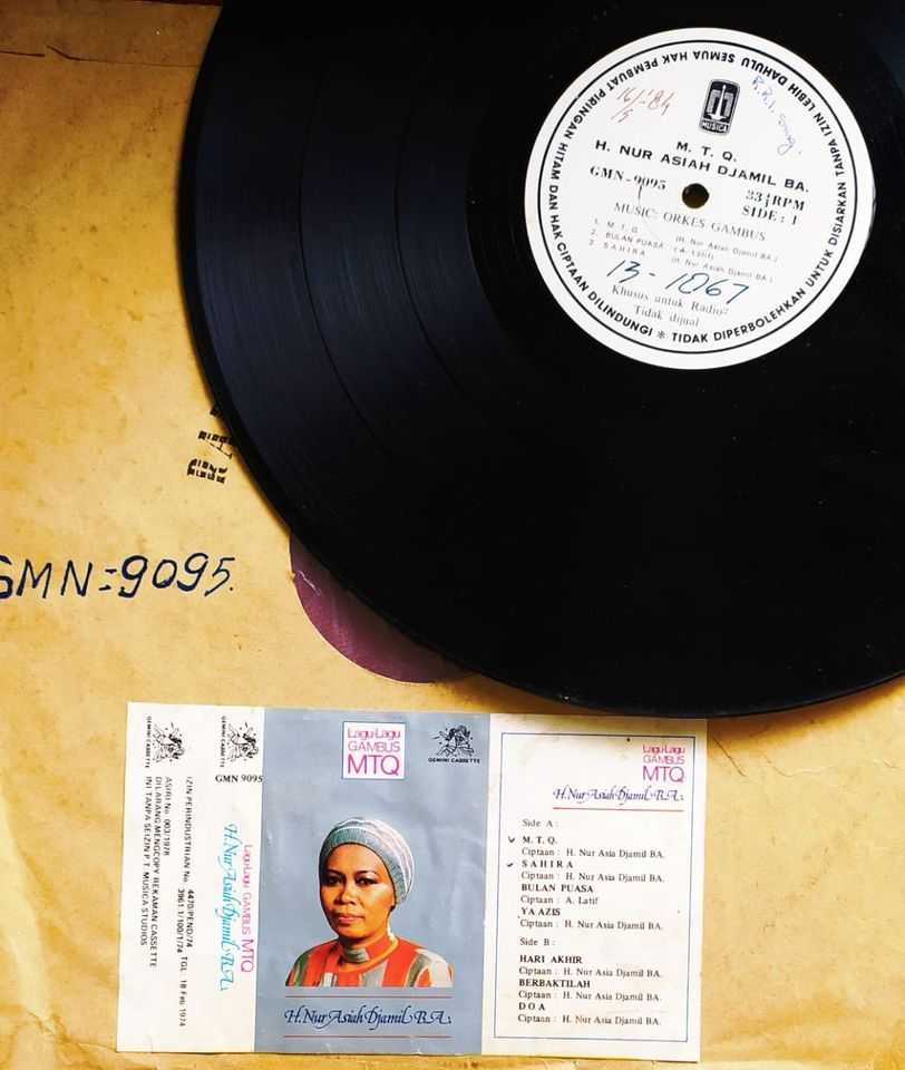 Piringan Hitam H. Nur Asiah Djamil BA - Music Orkes Gambus