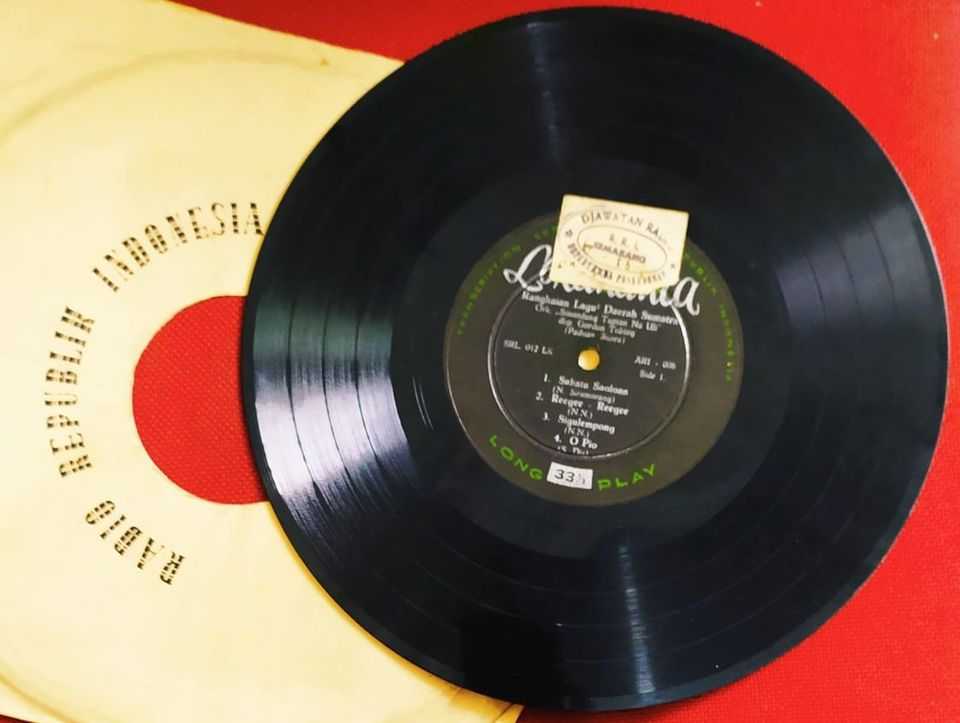 Piringan Hitam Rangkaian Lagu - Lagu Sumatera