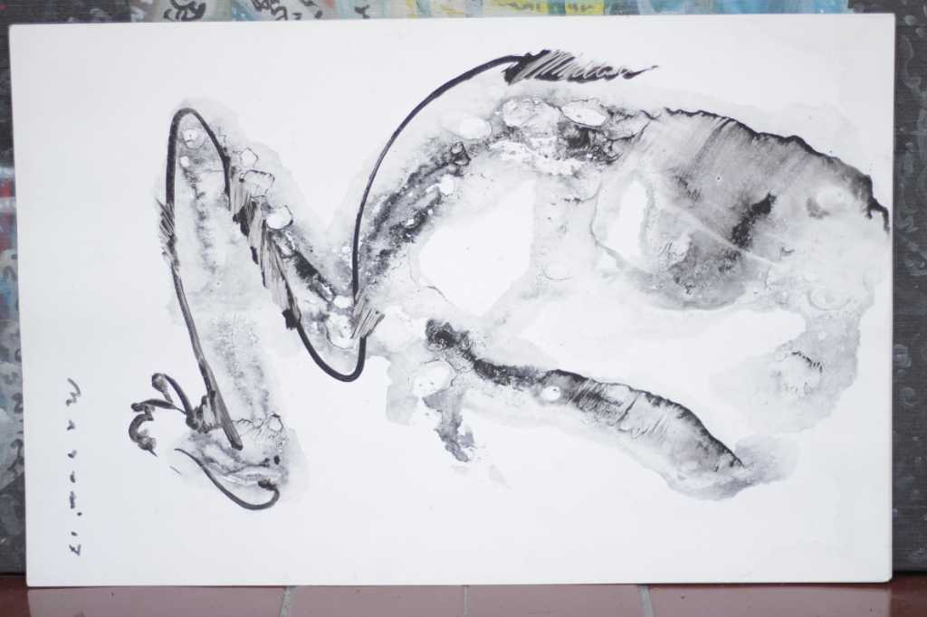 Lukisan tinta diatas kertas ( Gerak )