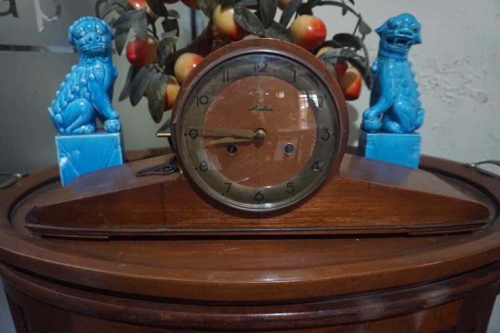 Jam Meja Lobang 2 Tintong Merk Mauthe