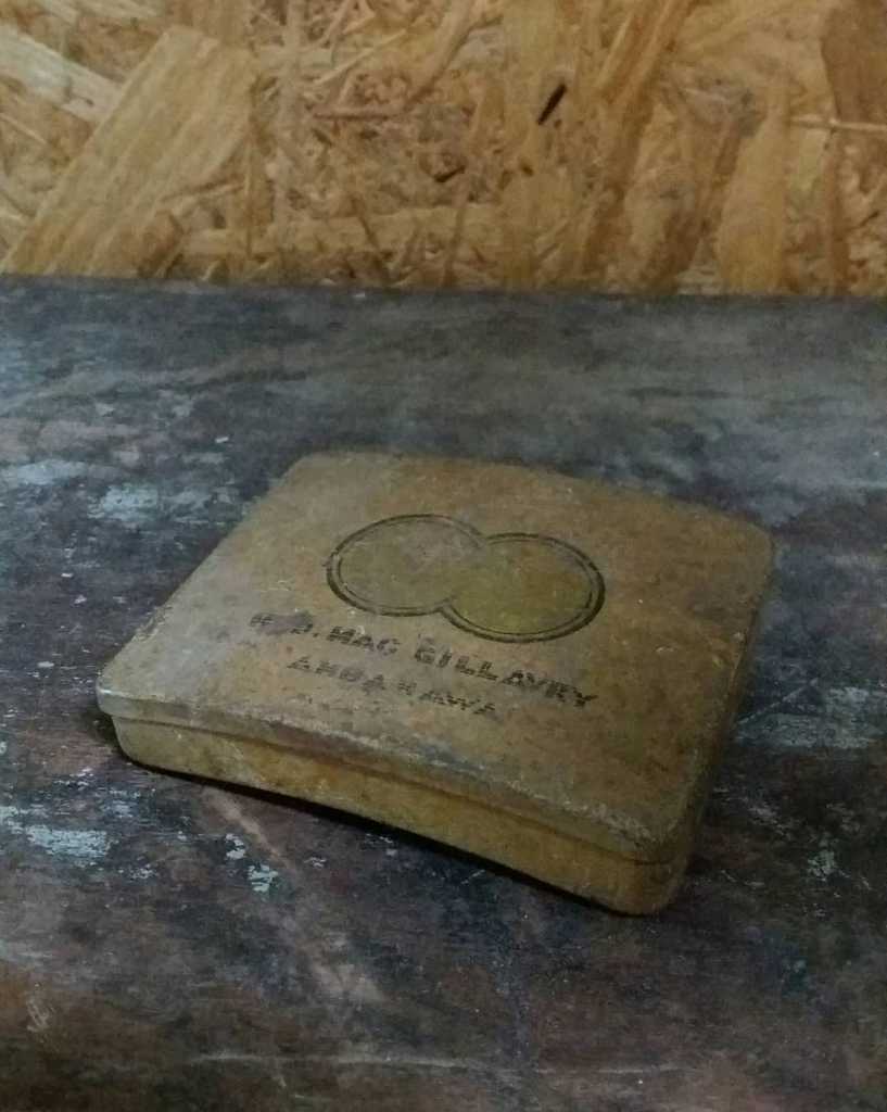 Kaleng cigaret H.D. MAC GILLAVRY AMBARAWA Sebuah persh cigaret yang terkenal di tahun 1920 an....