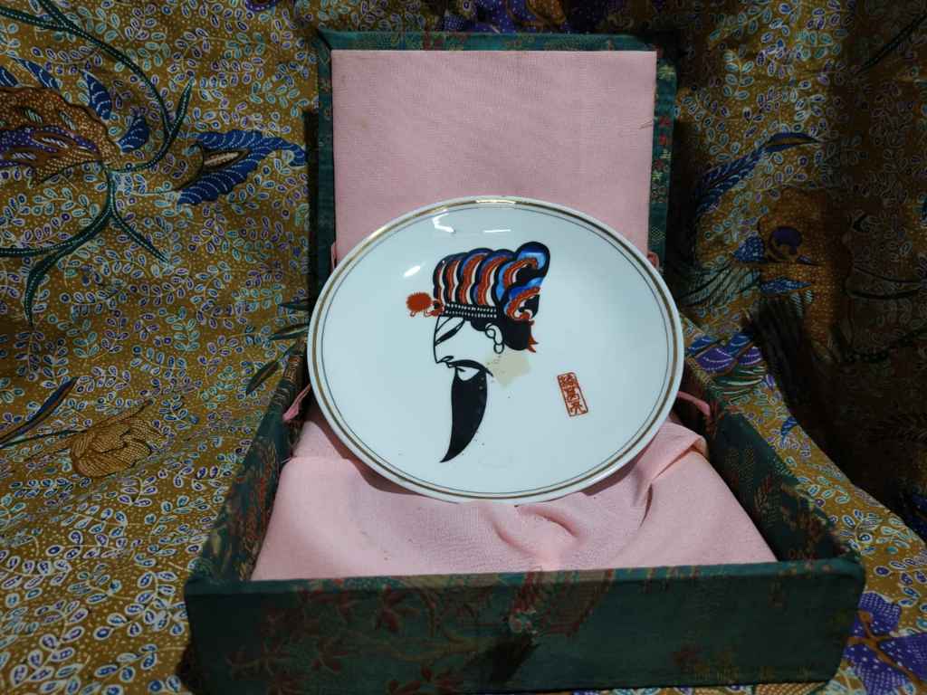 Piring Keramik Vintage China