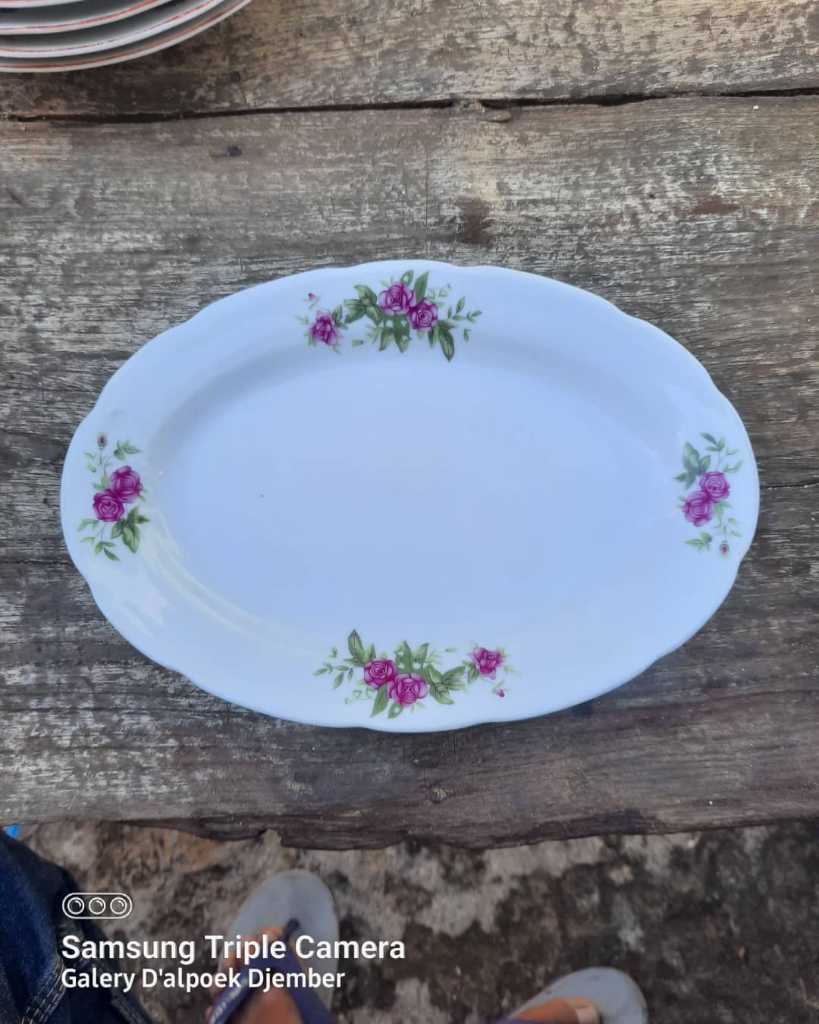 Piring Keramik Vintage