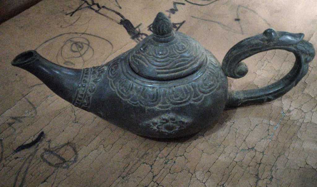 Teko Kuningan Vintage