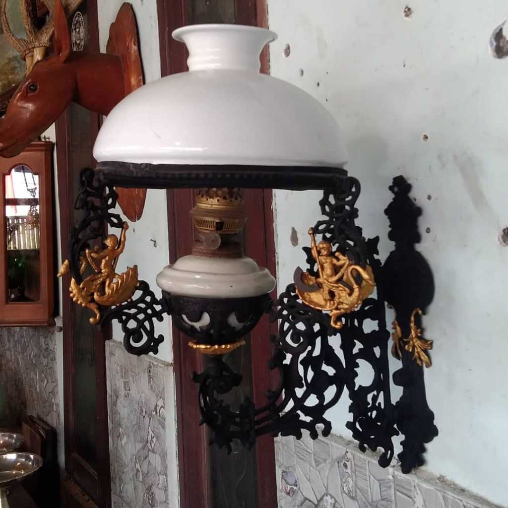 Lampu dinding Material besi cor