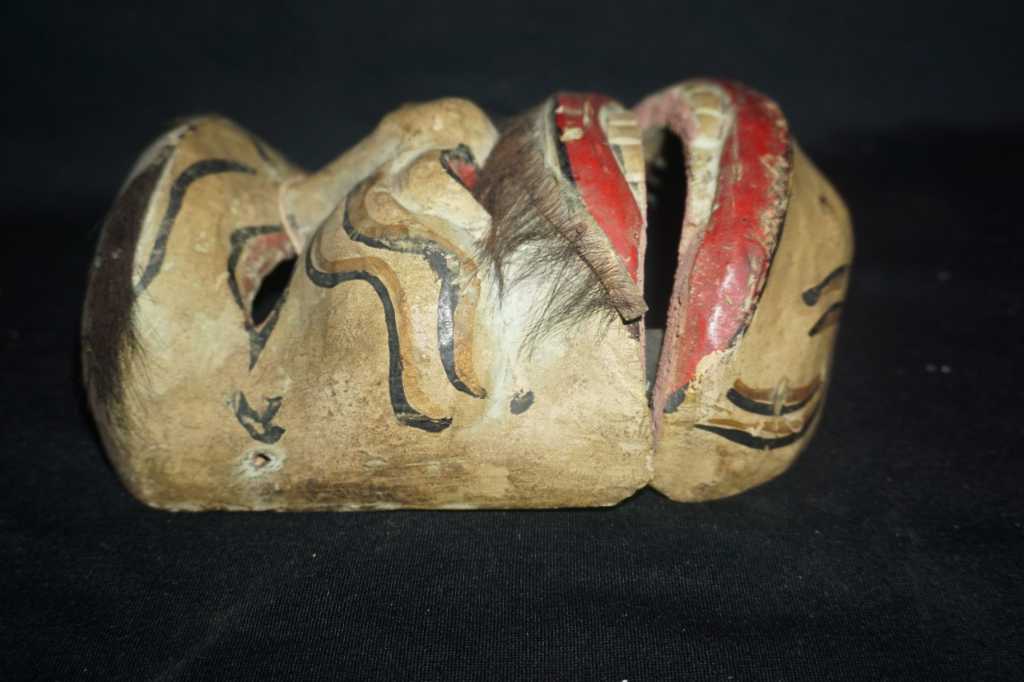 Topeng Semi Primitif Putih