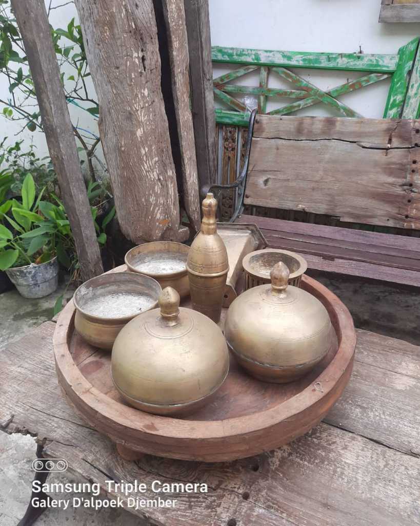 Kinangan Kuningan Antik