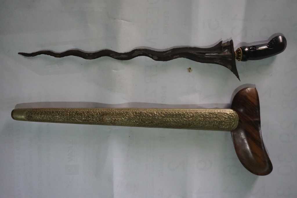 Keris sabuk intan tanggguh sino paten