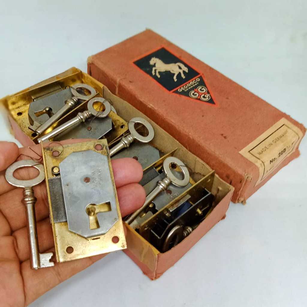 Kunci ukuran T 6 cm x L 3 cm Made in Germany ( NOS ) ada 6 biji.