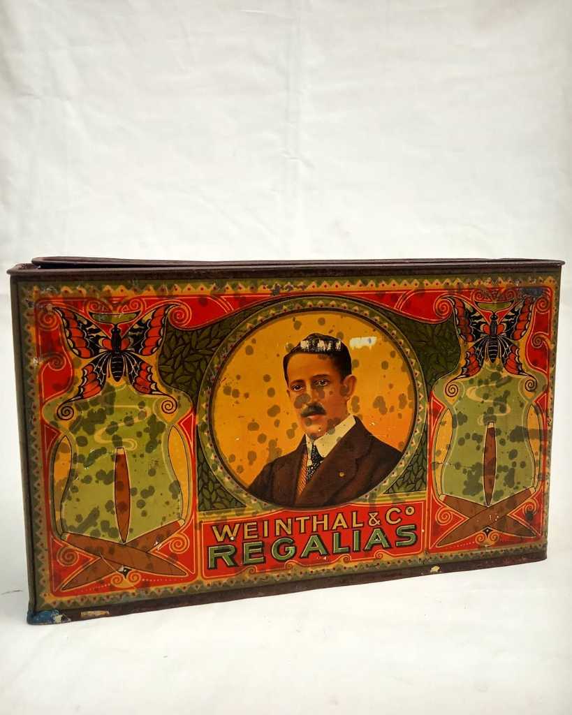 Kotak cerutu Vintage "REGALIAS"