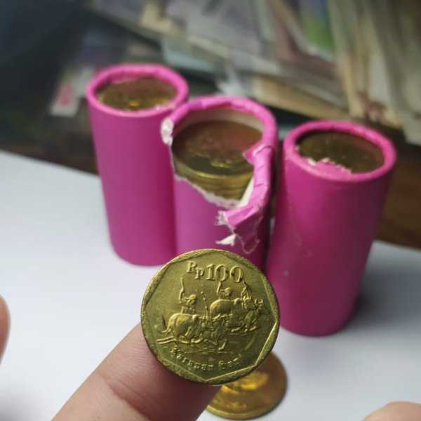 X55 Indonesia 100 Rupiah karapan Sapi tahun 1996 1 Keping Sudah Dirapikan Di Holder Koin