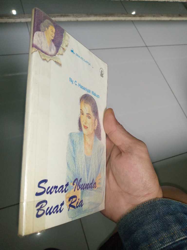 Buku 1994 SURAT IBUNDA BUAT RIA Oleh By C Hasaniyah Waluyo Penerbit KARNISIUS