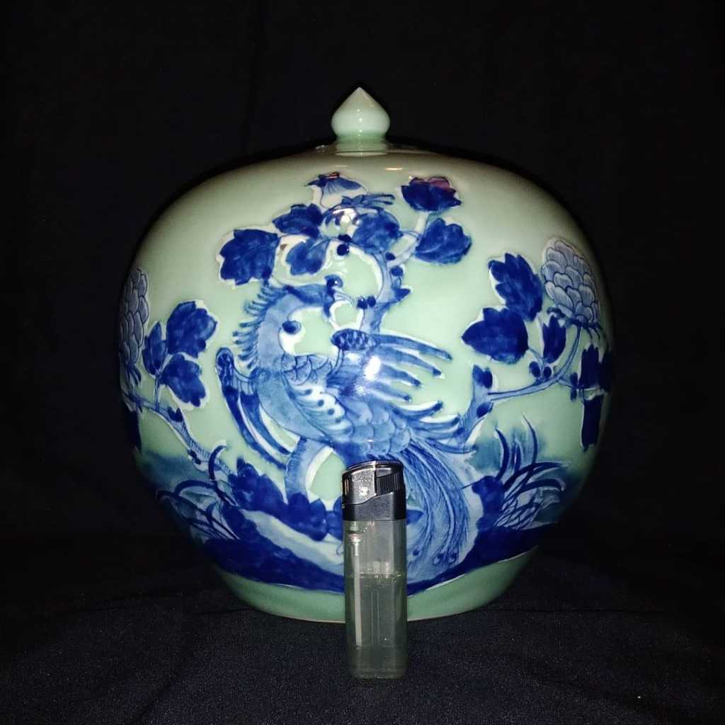 seladon Motif timbul