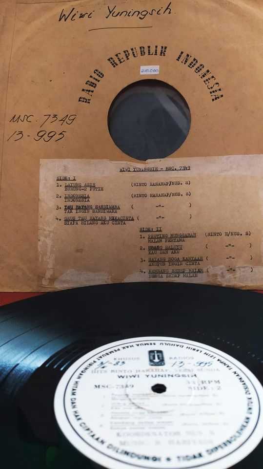 Piringan Hitam Album Koleksi Lagu - Wiwi Yuningsih