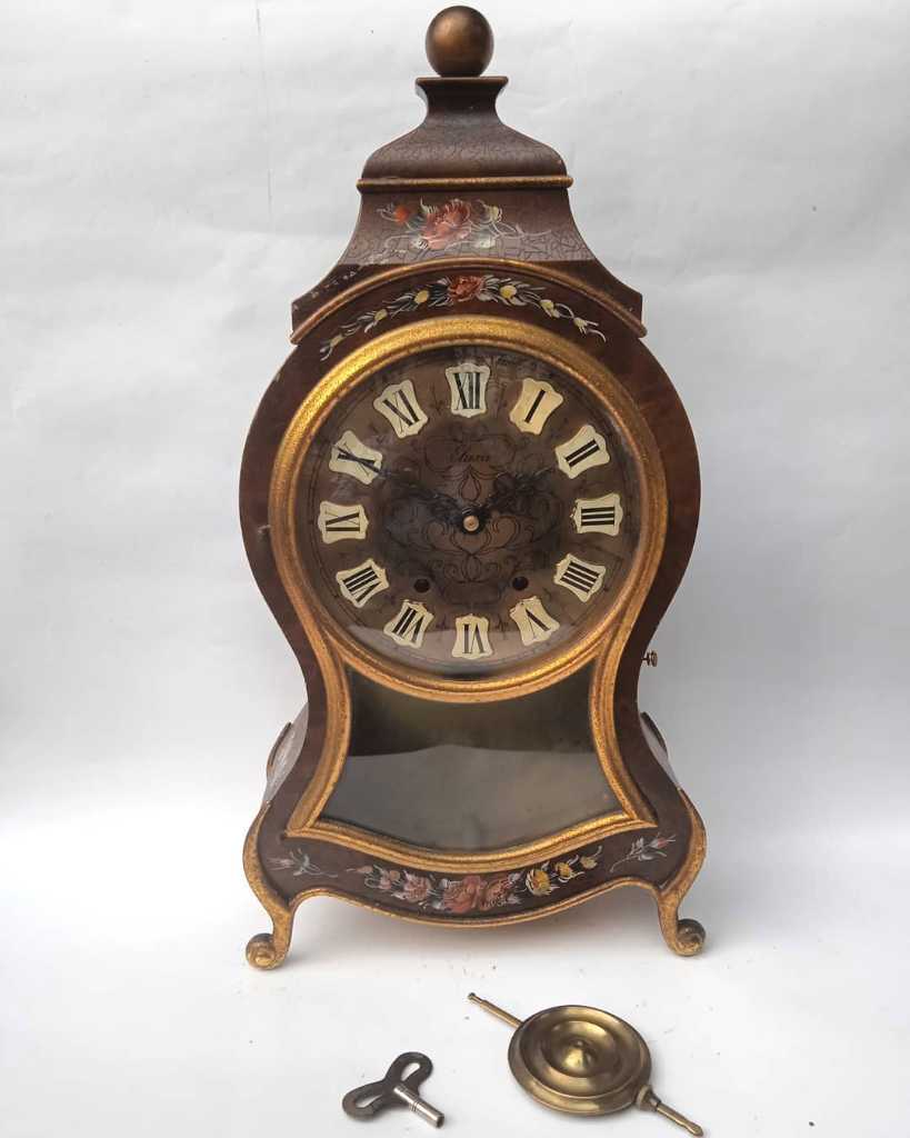 Jam Meja Swiss "ELUXA"