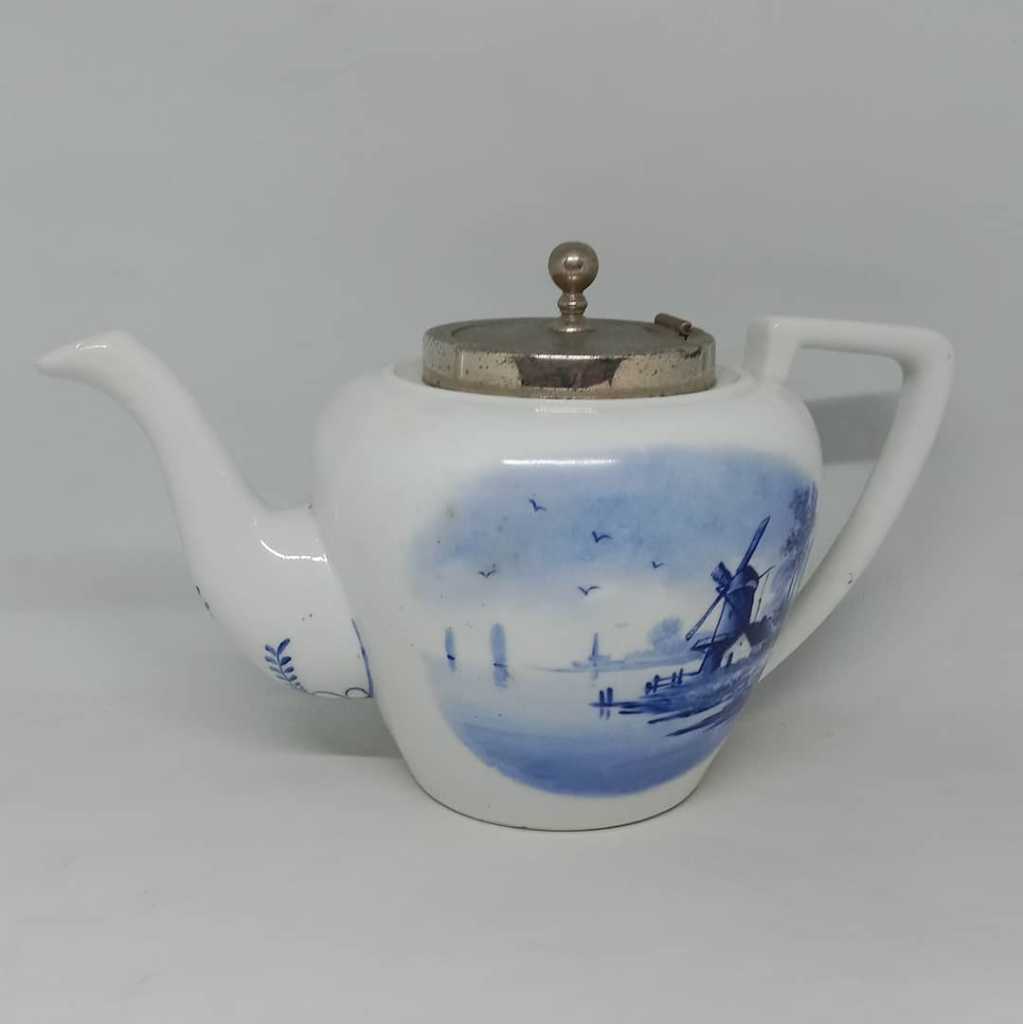 Teko Porcelain Antik