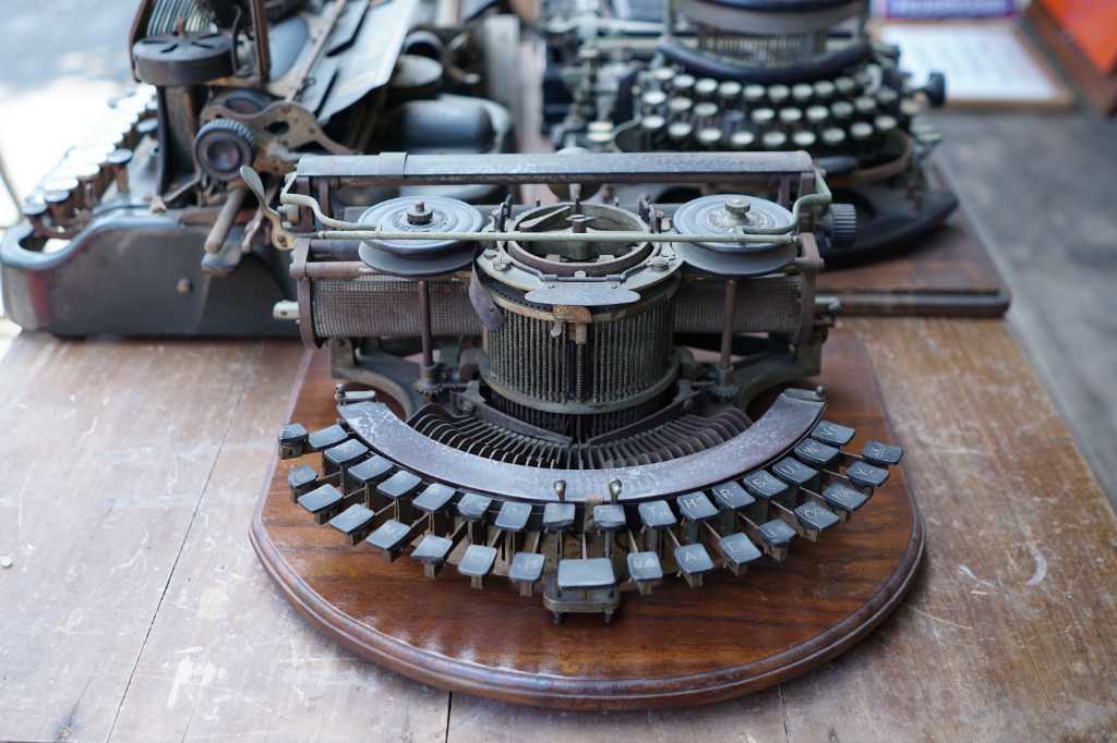 Mesin Ketik Antik