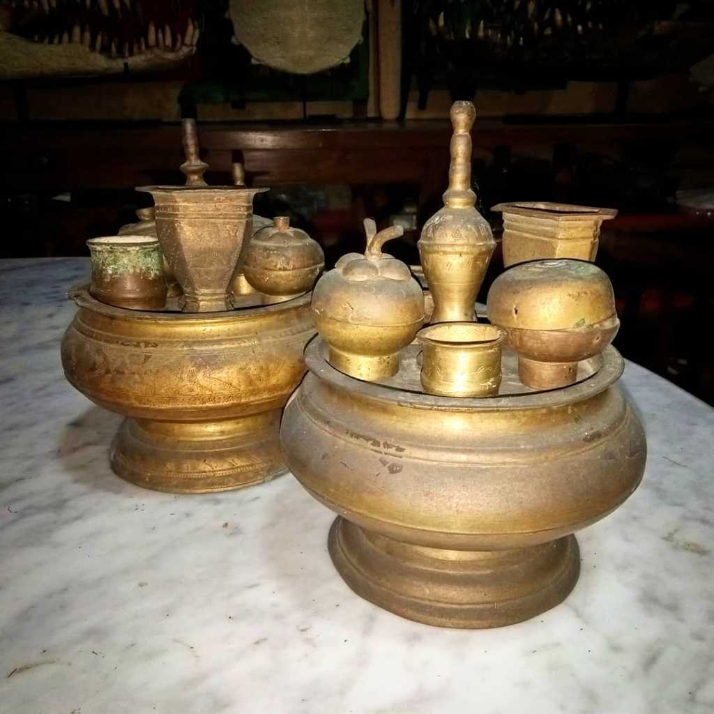 Kinangan Kuningan Antik