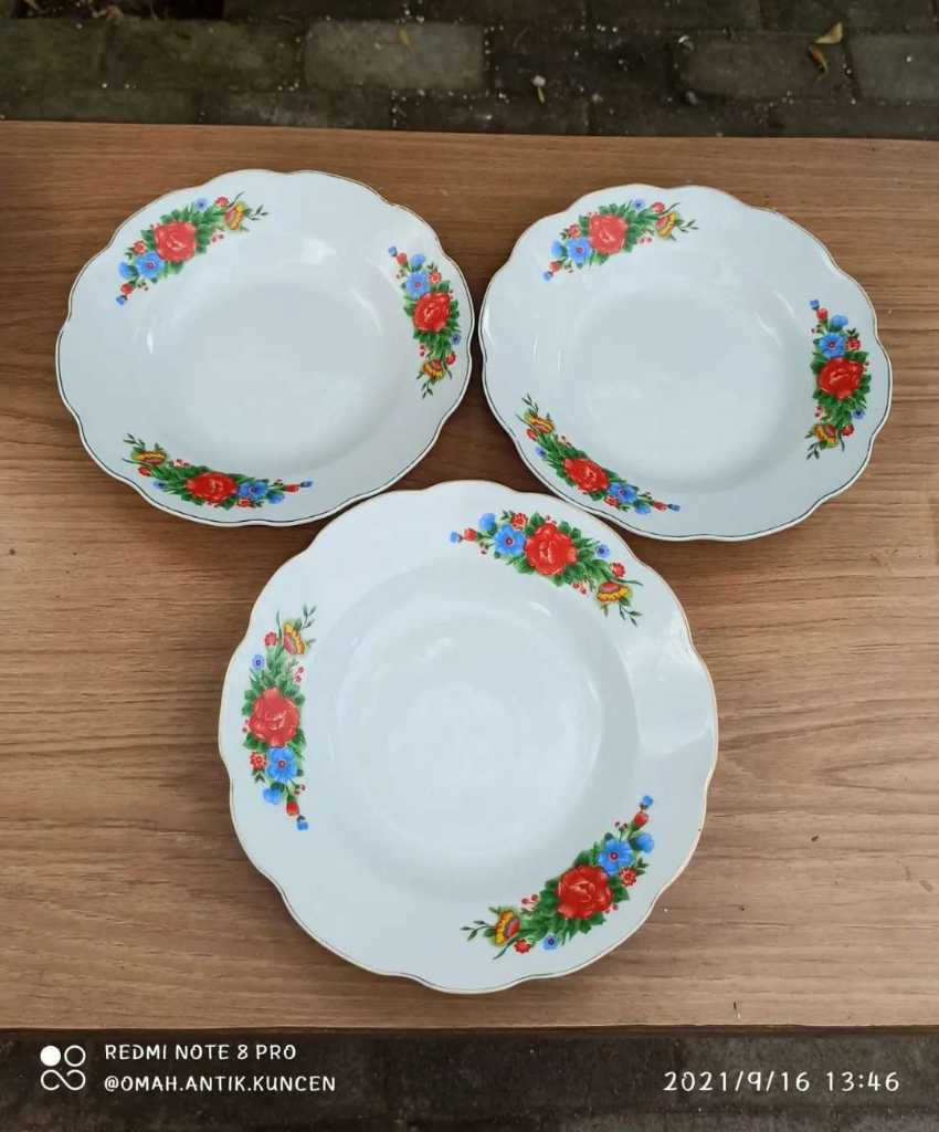 Piring Keramik Vintage